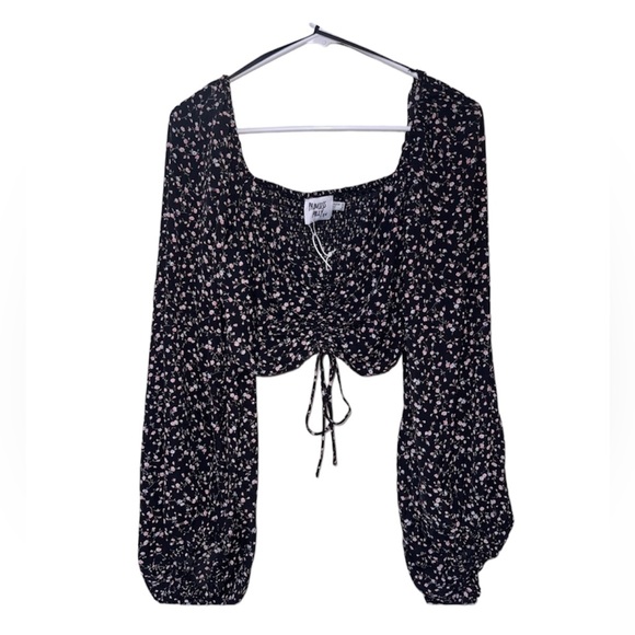Princess Polly Tops - NWT Princess Polly Crop Top Blouse Size 8 Black/Pink Floral Print   ✨💗